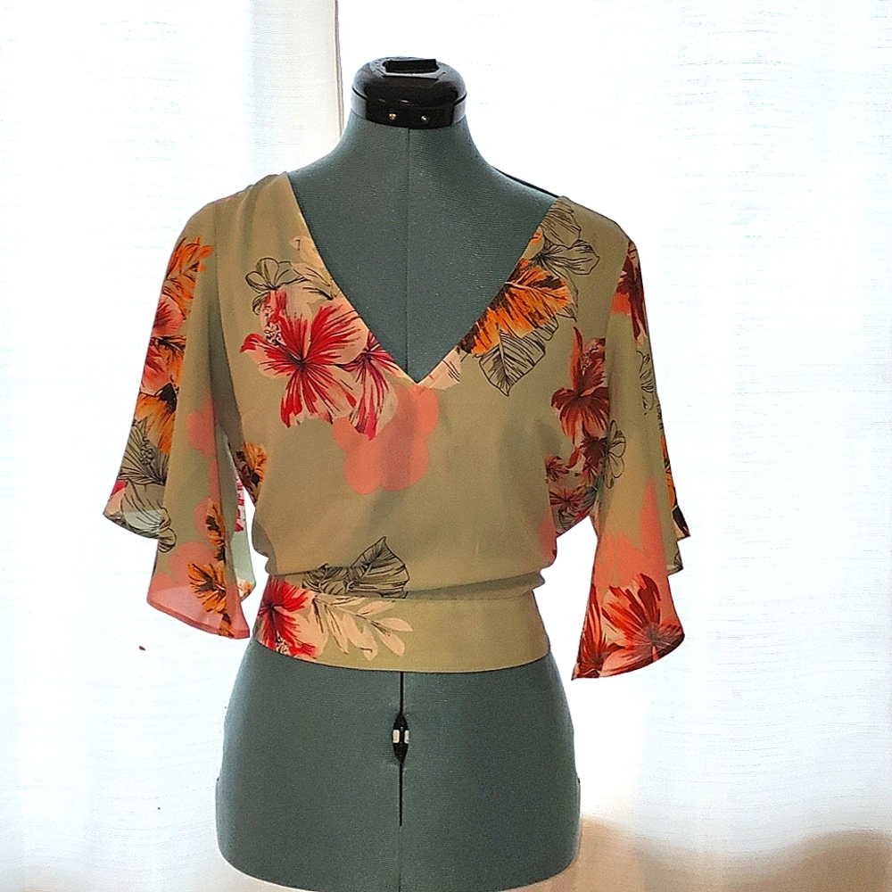 Express Backless Tie slimming floral print top. Excellent condition
